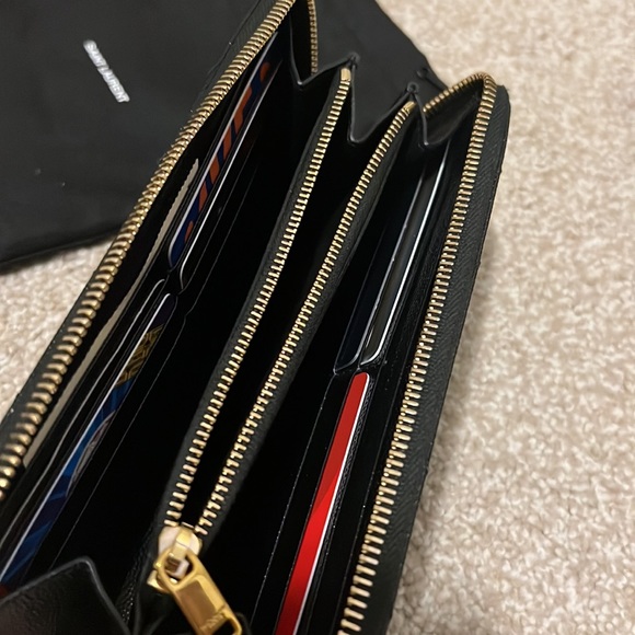 SAINT LAURENT CASSANDRE MATELASSÉ ZIP AROUND WALLET - Picture 9 of 16